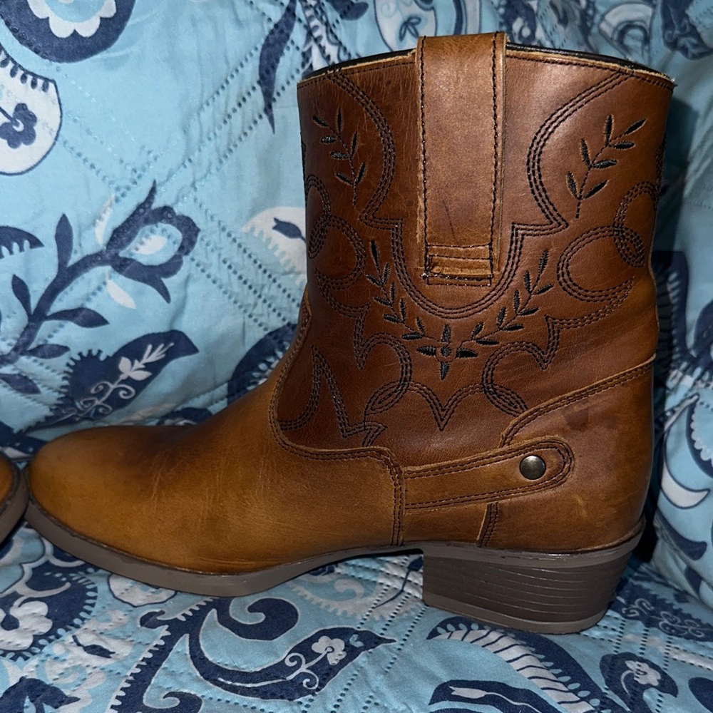 These boots were made for walking!!!  Tan Leather Ankle Boots - Picture 7 of 12